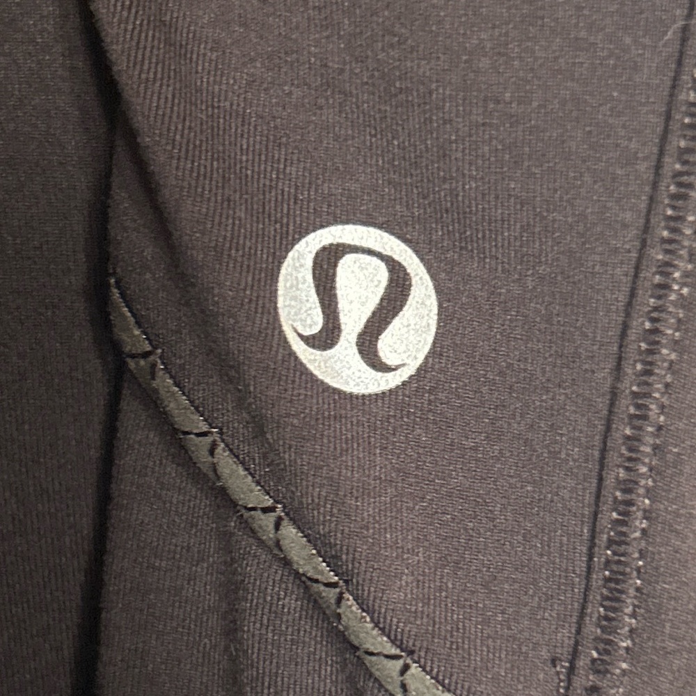 |lululemon| Black Pocketed Capri Leggings Size 10 - Picture 4 of 5